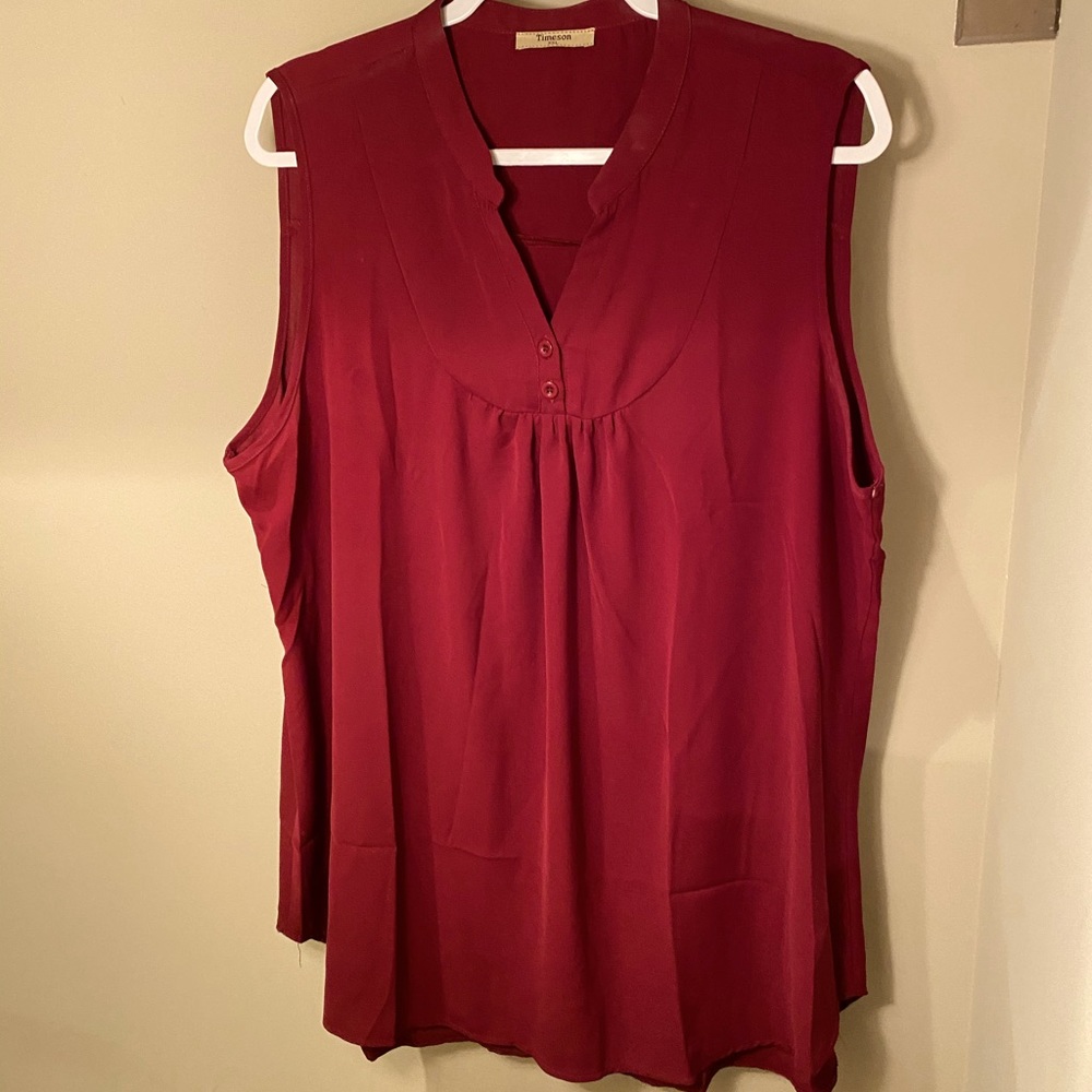 NWOT Burgundy sleeveless blouse with buttons